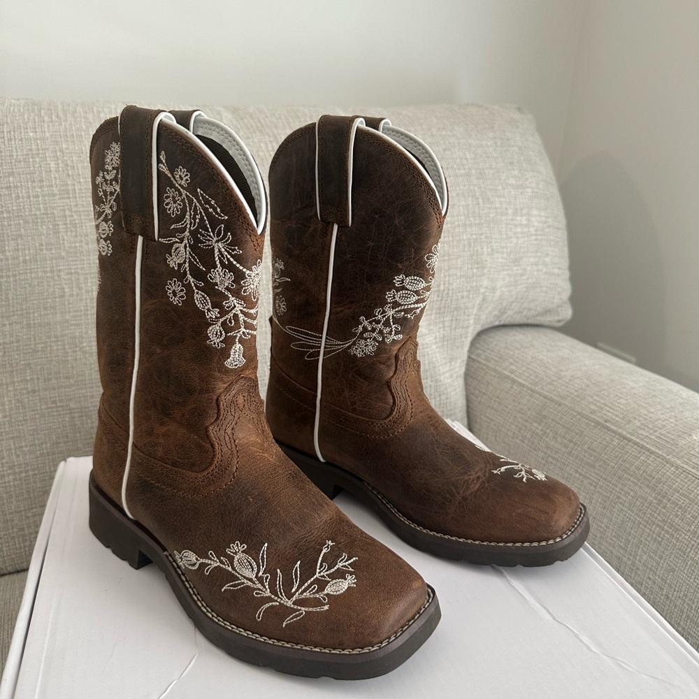 SHYANNE Boots , Western, women cowgirl boots, Size 7, Material: Leather